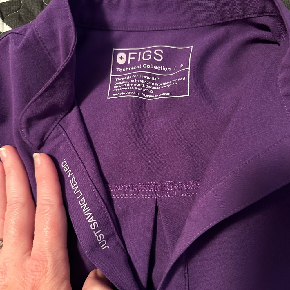 Figs purple scrub set